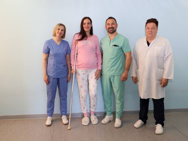 Podvig ljekara UKC-a: Ugrađena totalna proteza kuka trudnici u osmom mjesecu trudnoće