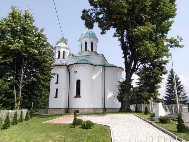 Malobrojni Srbi u Tuzli imaju novi razlog za zabrinutost: Oskrnavljen hram Svetog velikomučenika Georgija (FOTO)