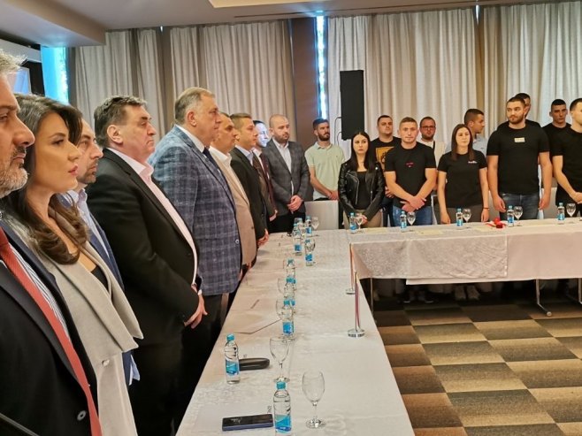 Doboj, pristupanje mladih SNSD-u - Foto: SRNA