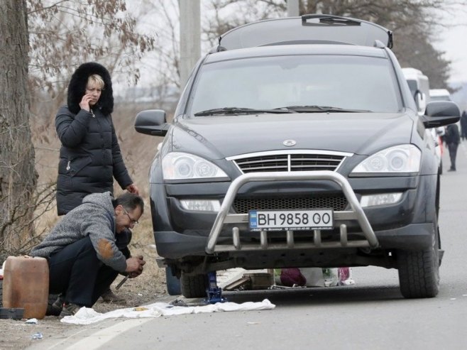 Šta uraditi u prvim minutama kada vam se pokvari automobil na putu?