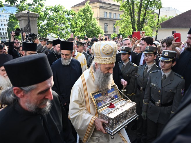 Pojas Presvete Bogorodice dočekan u Vaznesenjskoj crkvi u Beogradu (FOTO)