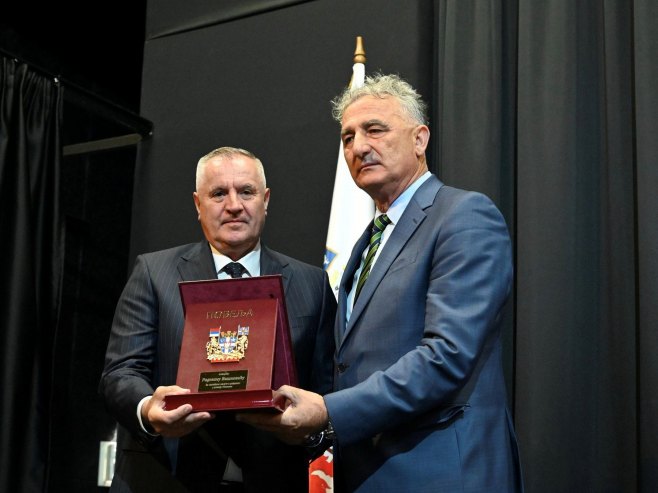 Višković dobio povelju opštine Nevesinje: Izuzetna čast kada neko cijeni vaš trud i rad  (VIDEO)