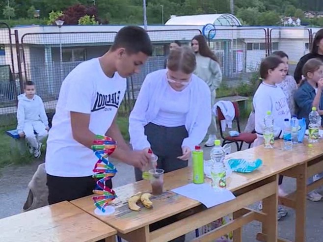 Dvorište fočanske osnovne škole laboratorija na otvorenom (VIDEO)