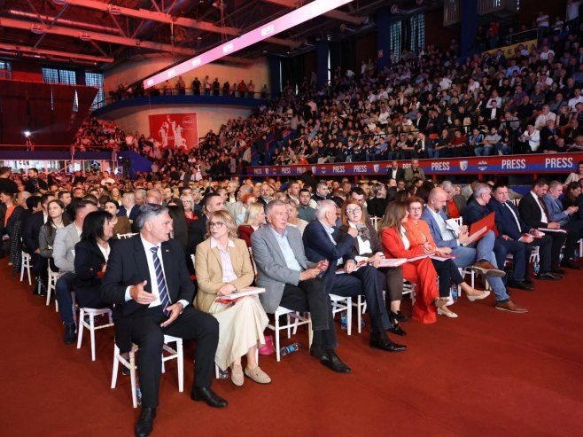 Snaga SNSD-a ogleda se u ozbiljnosti rada i čvrstoj organizaciji (FOTO)
