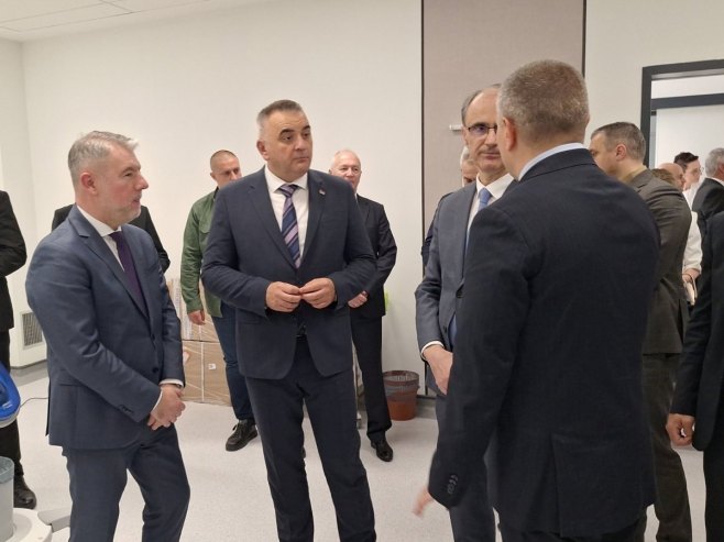 Premijeri Srpske i Srbije sa rukovodstvom bolnice "Sveti arhiđakon Stefan – 9. januar"