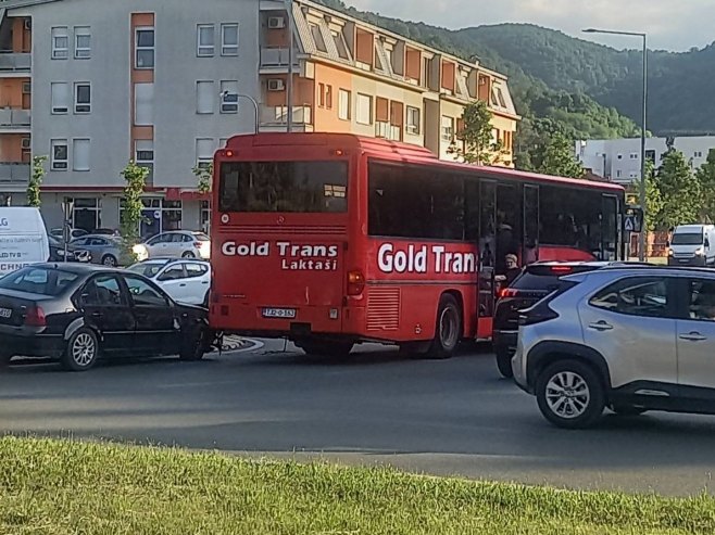 Sudar autobusa i automobila na Starčevici