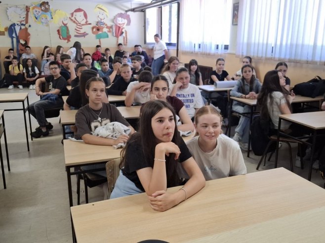 Mrkonjić Grad: Policijski službenici održali predavanje na temu "Oružje ne štiti, oružje ubija"