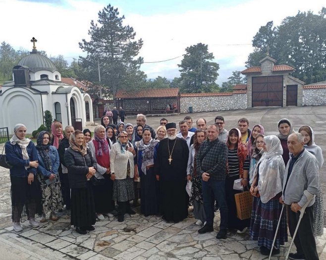 Slijepi i slabovidi iz Istočnog Sarajeva na pokloničkom putovanju u manastir u Srbiji
