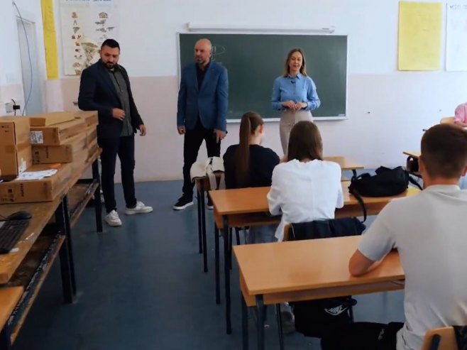 Karan: Škola u Osmacima dobila savremenu informatičku opremu (VIDEO)