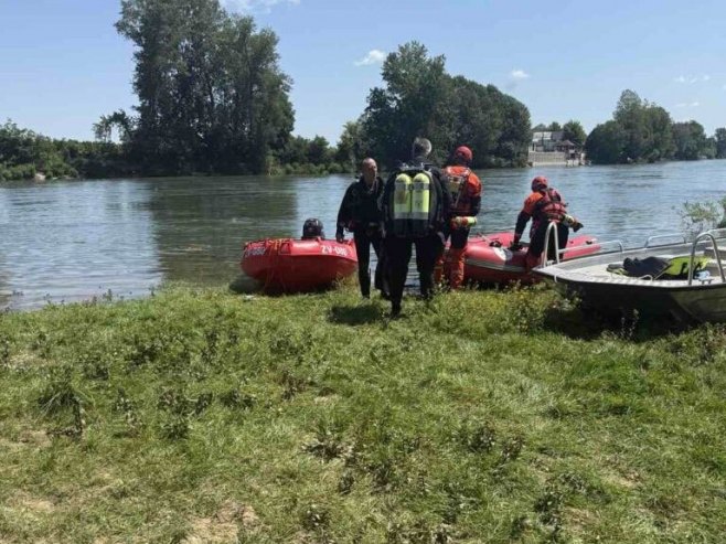 Ronioci u potrazi za dječakom nestalim u Drini - Foto: SRNA
