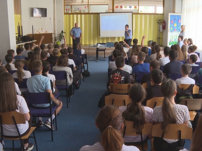 Edukativno predavanje za osnovce - "Oružje ne štiti, oružje ubija"