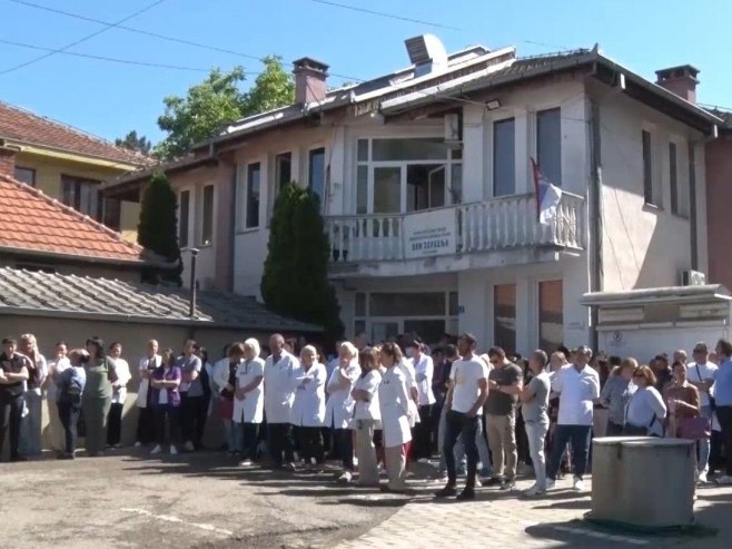 Okupljanje Srba u Gračanici (Foto: Sreenshot/TANJUG) - 