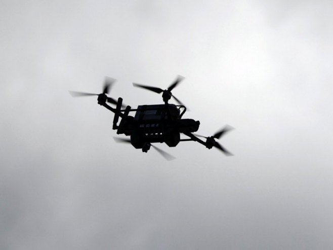 Dron (Foto: EPA/TOMS KALNINS, ilustracija) Dron (Foto: EPA/TOMS KALNINS, ilustracija) -