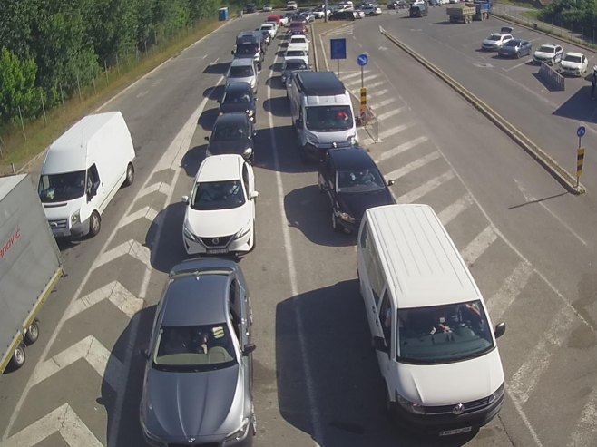 Pojačan izlaz putničkih vozila na tri prelaza