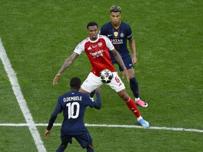 Arsenal - PSŽ (Foto:  EPA/Szilard Koszticsak HUNGARY OUT) - 