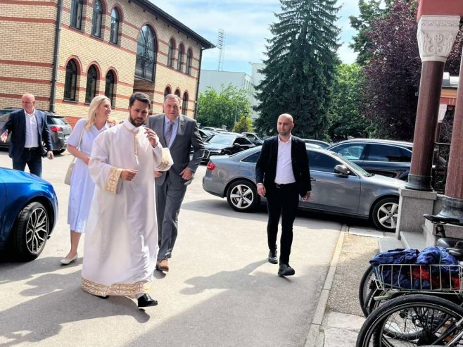 Banjalučki hram Svete Trojice obilježio krsnu slavu; Prisustvovali Cvijanović i Dodik