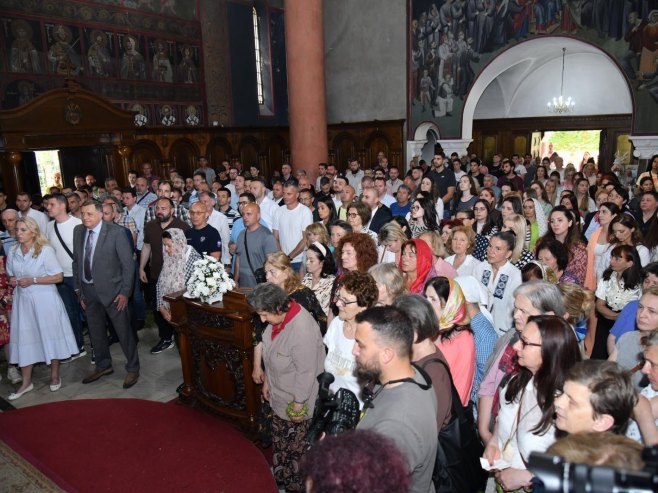 Banjalučki hram Svete Trojice obilježio krsnu slavu; Vratiti se crkvi i sebi, hramovi da uvijek budu puni (FOTO/VIDEO)