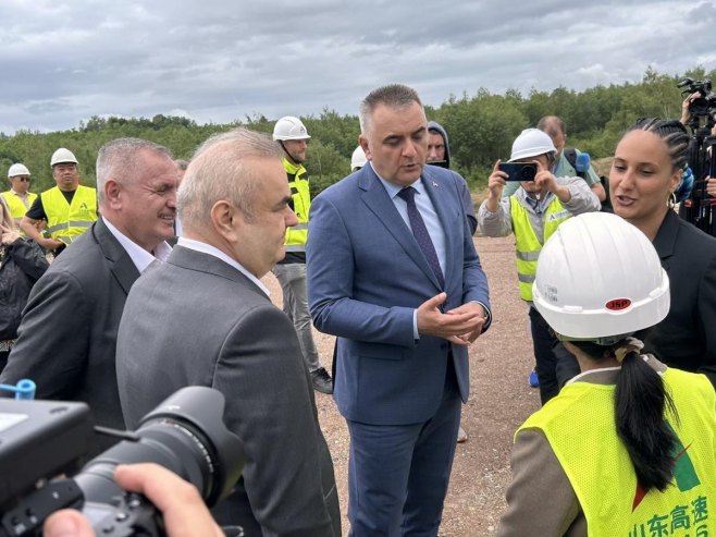 Minić i Stevanović obišli gradilište auto-puta Banjaluka-Prijedor u naselju Ivanjska