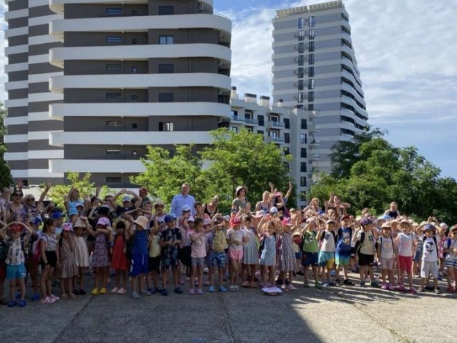 U Bečiće otputovala prva grupa djece