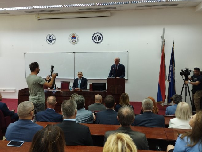 Minić na Fakultetu političkih nauka u Banjaluci  održava predavanje o temi "Republika Srpska-juče, danas, sutra"