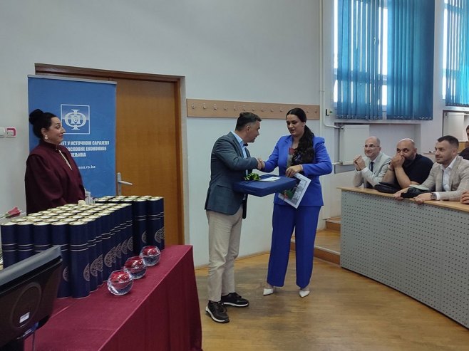 SWOT - nagrada najboljem studentu SWOT - nagrada najboljem studentu - Foto: Ustupljena fotografija