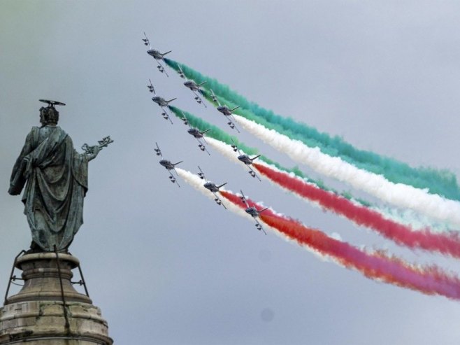 Spektakularnom vojnom paradom Italija proslavila 80. godina Republike (FOTO/VIDEO)