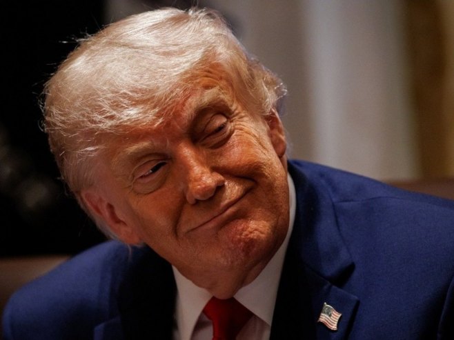 Donald Tramp (foto: EPA/SAMUEL CORUM / POOL) Donald Tramp (foto: EPA/SAMUEL CORUM / POOL) -