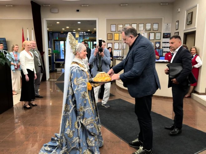 Delegacija Srpske doputovala u Sankt Peterburg, dočekao ih Grigorijev