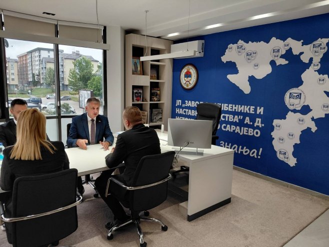 Golubović sa Spasojevićem o besplatnim udžbenicima za sve osnovce
