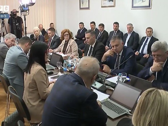UŽIVO - Sjednica Vlade Republike Srpske na Palama