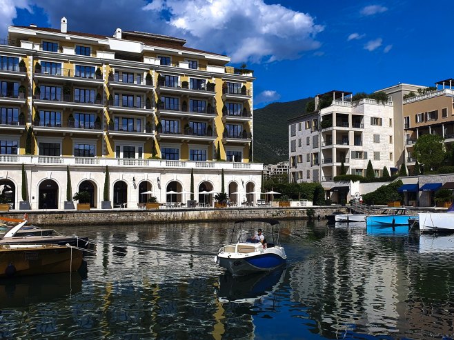 Tivat (Foto :EPA/GEORGI LICOVSKI) - 