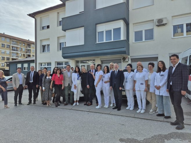 Šeranić u Istočnom Sarajevu: Dodijeljena oprema za edukaciju i ključevi automobila Domu zdravlja Pale (FOTO)