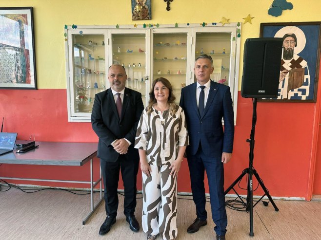 Višegrad - posjeta Osnovnoj školi "Vuk Karadžić" - Foto: SRNA