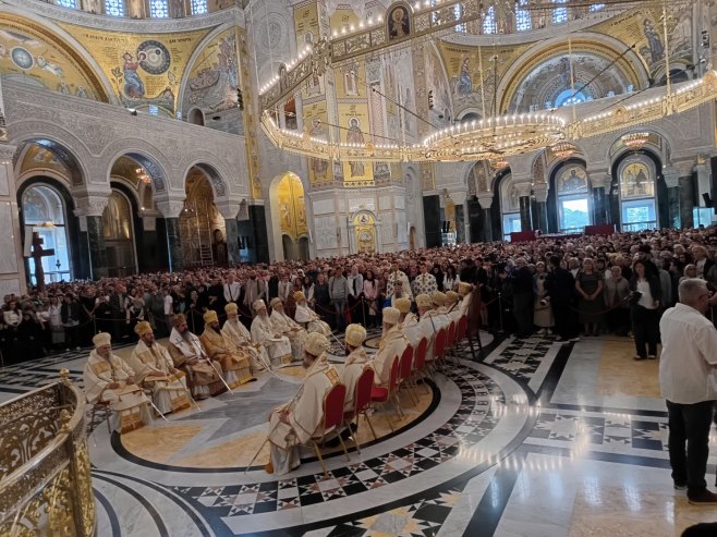 Veliki broj vjernika na liturgiji povodom ispraćaja Časnog pojasa Presvete Bogorodice (VIDEO)