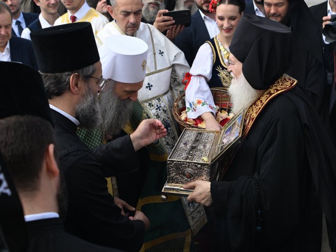 SPC: Časnom pojasu poklonilo se u Srbiji više od 1,1 miliona vjernika