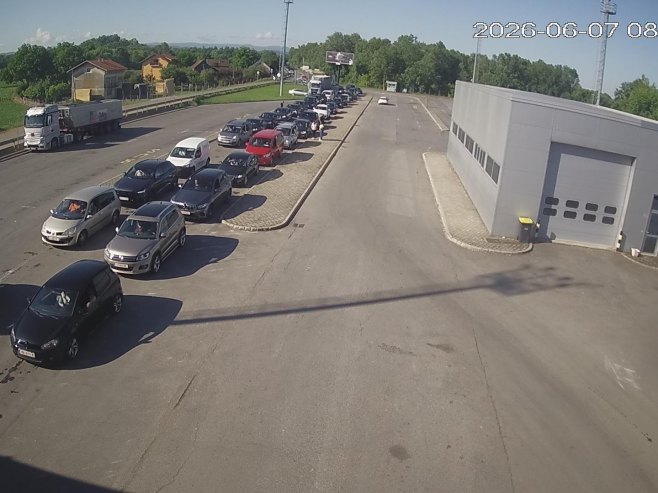 Višečasovna čekanja na GP prema Hrvatskoj