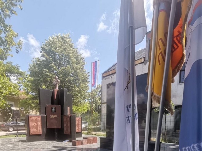 Obilježavanje godišnjice Lake pješadijske brigade Vojske Srpske u Srpcu, prisustvuju Vidović i Ostojić