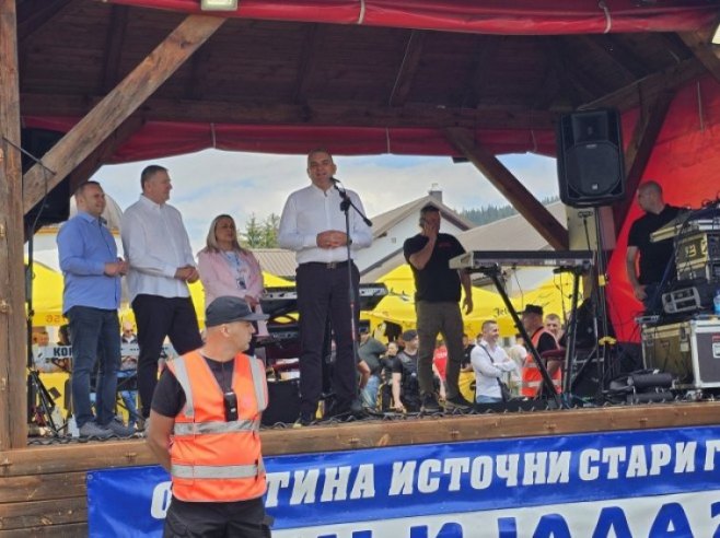 Minić i Gašanović svečano otvorili "Јagnjijadu" na Vučijoj Luci