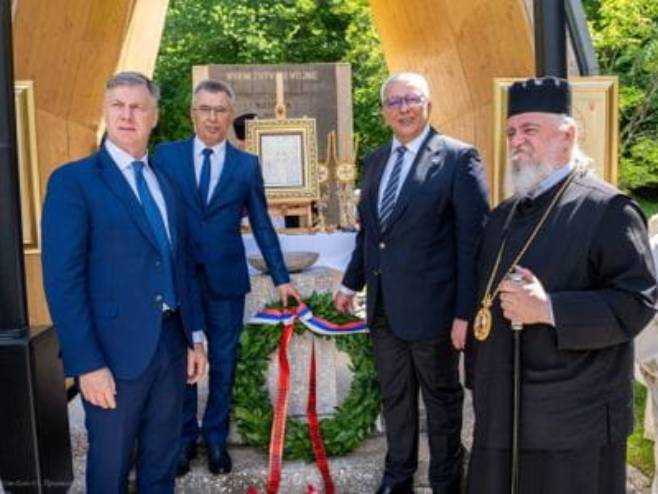 Mandić položio vijenac na spomen-obilježje u Kamniškoj Bistrici u Sloveniji (FOTO)