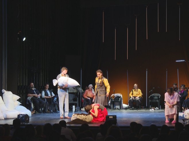 Završnica "Teatar festa" - publici se predstavio ansambl SNP Novi Sad