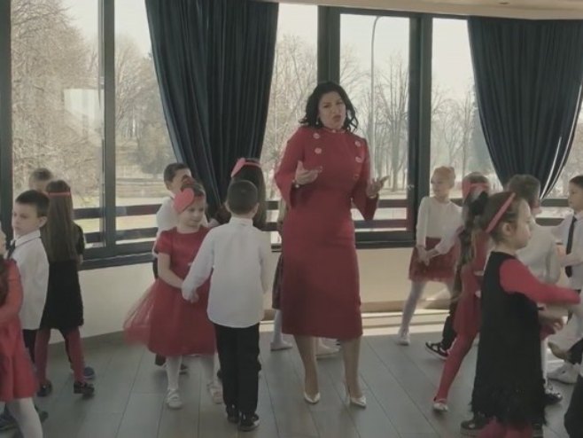 Muzika, poezija i dječiji osmijeh ispunili galeriju u Laktašima (VIDEO)