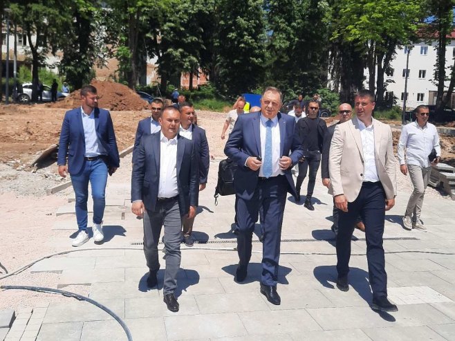 Dodik obilazi radove na izgradnji bazena i Sabornog hrama u Istočnom Novom Sarajevu