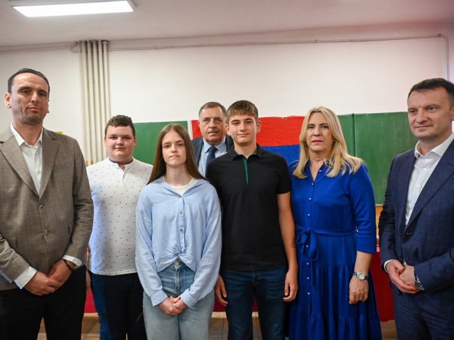 Prepoznati znanje, trud i rad učenika OŠ "Desanka Maksimović" u Dragočaju; Pred njima je svijetla budućnost