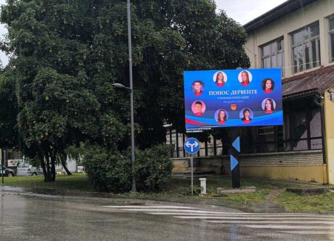Derventa odala priznanje najboljima: Bilbordi za učenike generacije