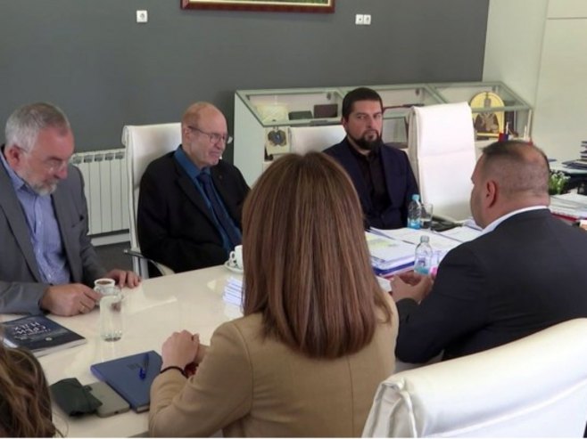 Grajf sa Ćosićem Grajf sa Ćosićem - Foto: RTRS