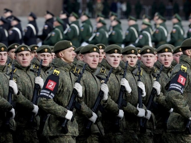 Putin odredio da ruska armija ima 2,4 miliona pripadnika