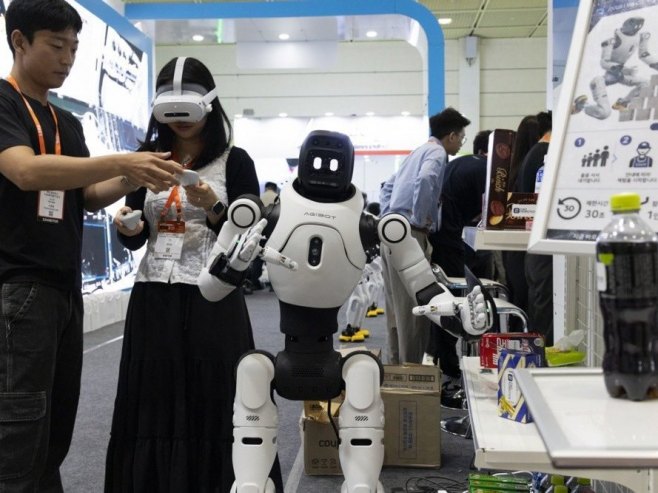 Robot prosjak primjećen na ulicama Kine (VIDEO)