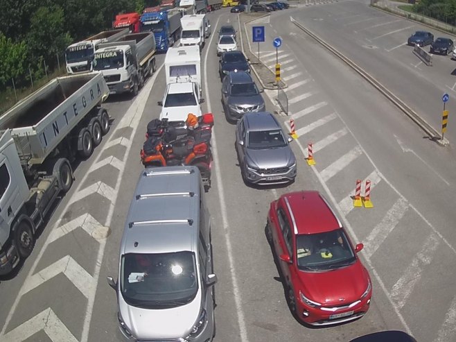 Kolone vozila na granici sa Srbijom, Crnom Gorom i Hrvatskom