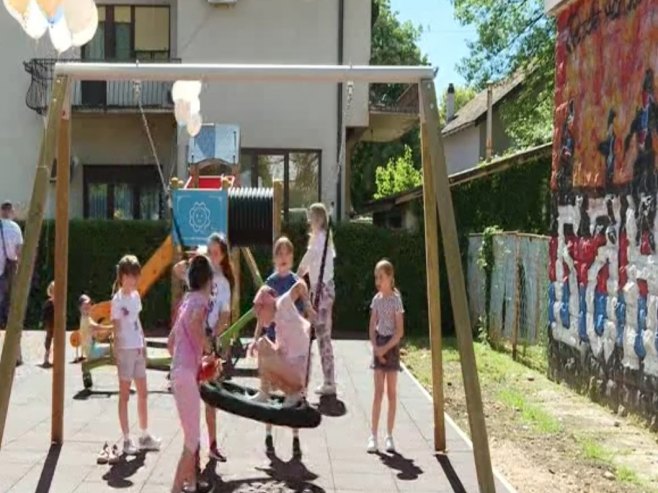 U banjalučkom naselju Čaire obnovljeno dječije igralište - na ponos djeci i njihovim roditeljima (VIDEO)