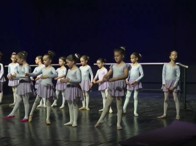 Baletski recital u Prijedoru pokazao humanost - prikupljana sredstva za kuću Davoru Vukojeviću
